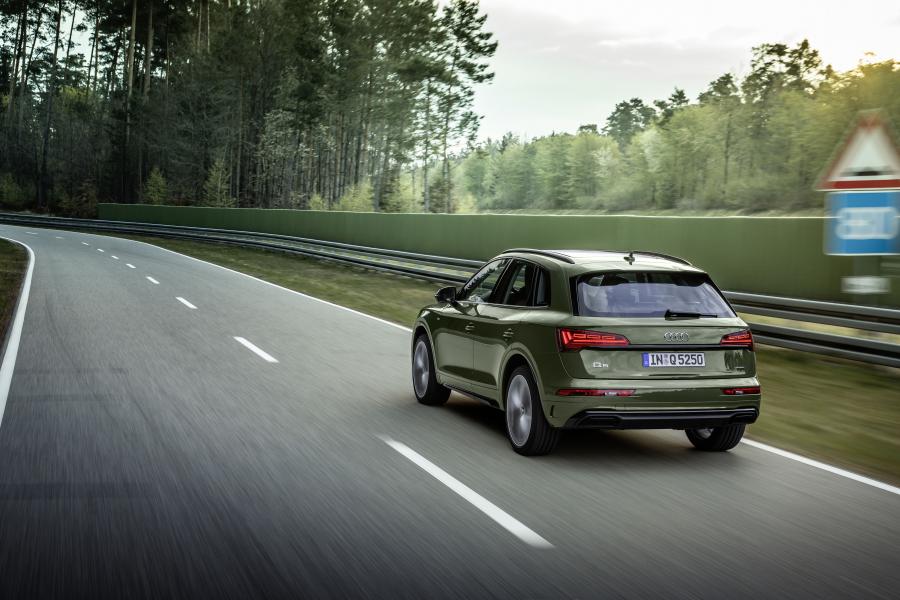  Audi Q5 40 TDI Quattro S-Line 2020 года  (WW) (фото 7 из 89)